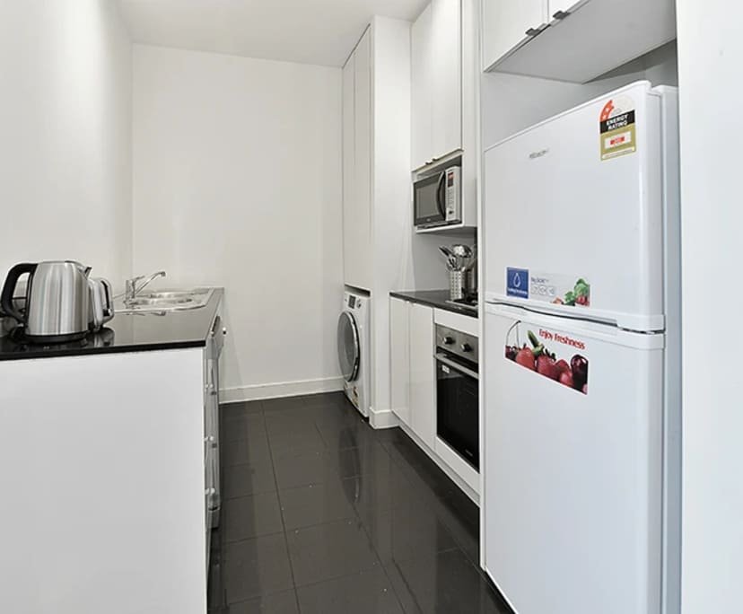 $785, 1-bed, 1 bathroom, Melbourne VIC 3000