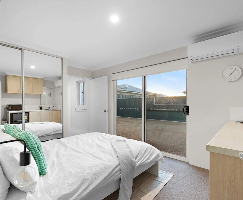 $340, Share-house, 6 bathrooms, Madora Bay WA 6210