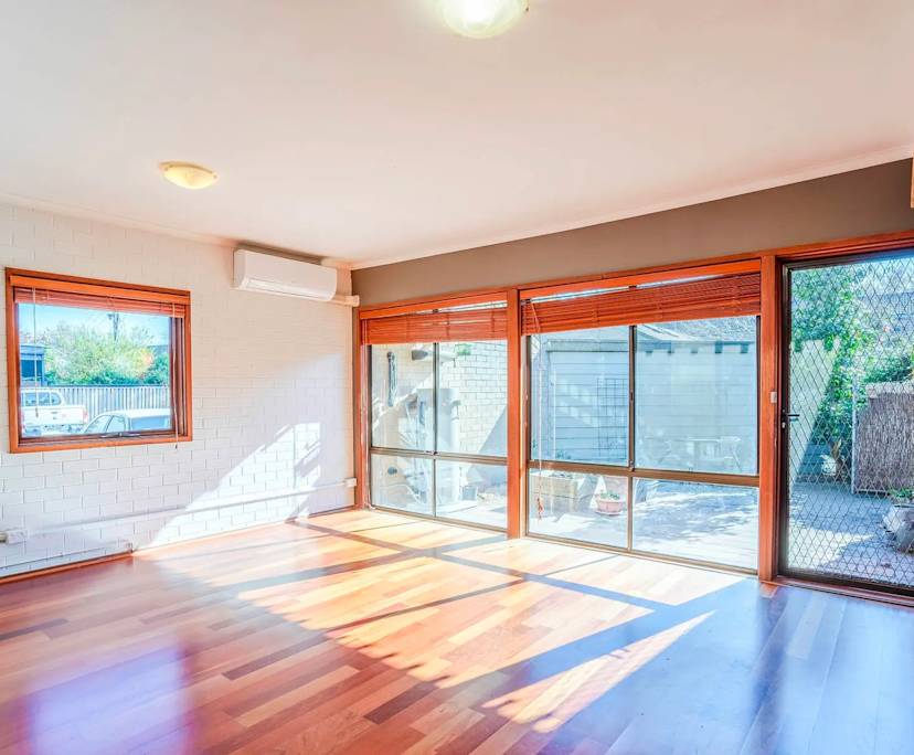 Whole property with 2 rooms for rent