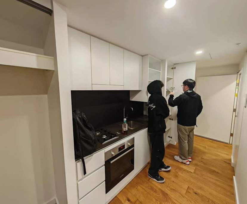 Unfurnished room with ensuite in a flatshare
