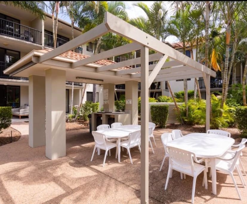 $400, Flatshare, 2 bathrooms, Mermaid Beach QLD 4218