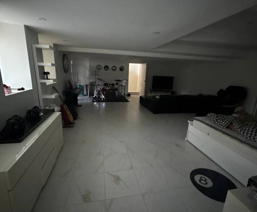 Furnished room with own bathroom