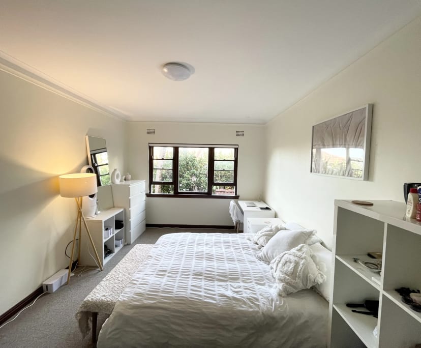 Furnished room in a flatshare