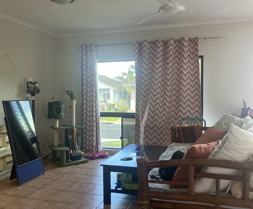 Room for Rent in Mooroobool, Cairns 250, Flexible...