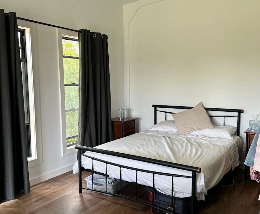 $350, 1-bed, 1 bathroom, Veteran QLD 4570