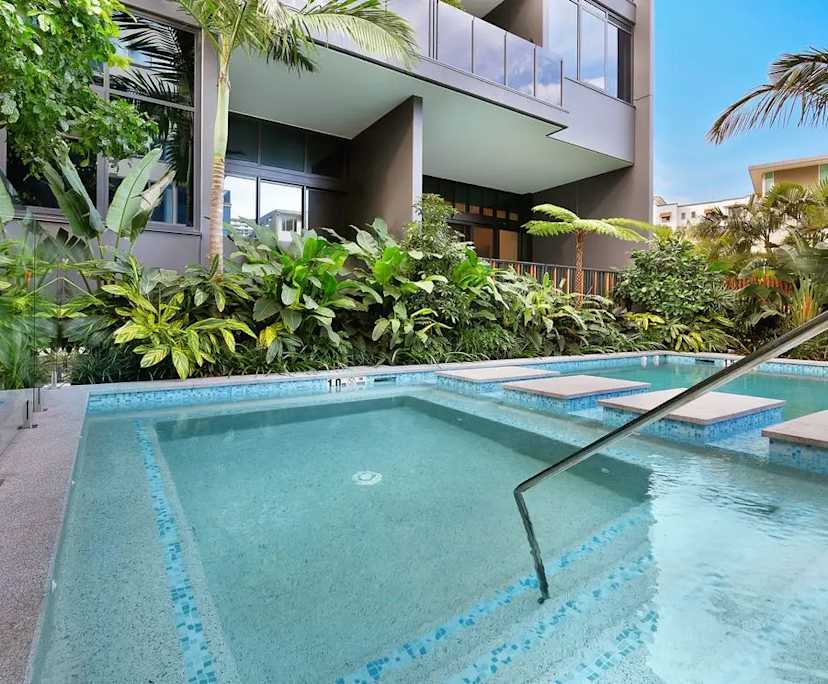 $375, Flatshare, 2 bathrooms, Newstead QLD 4006