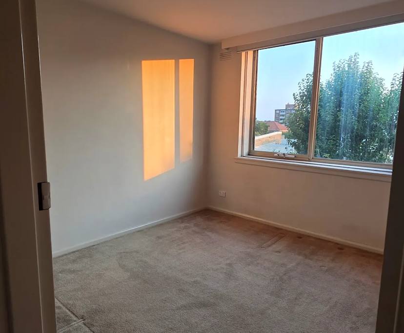 Unfurnished room in a flatshare