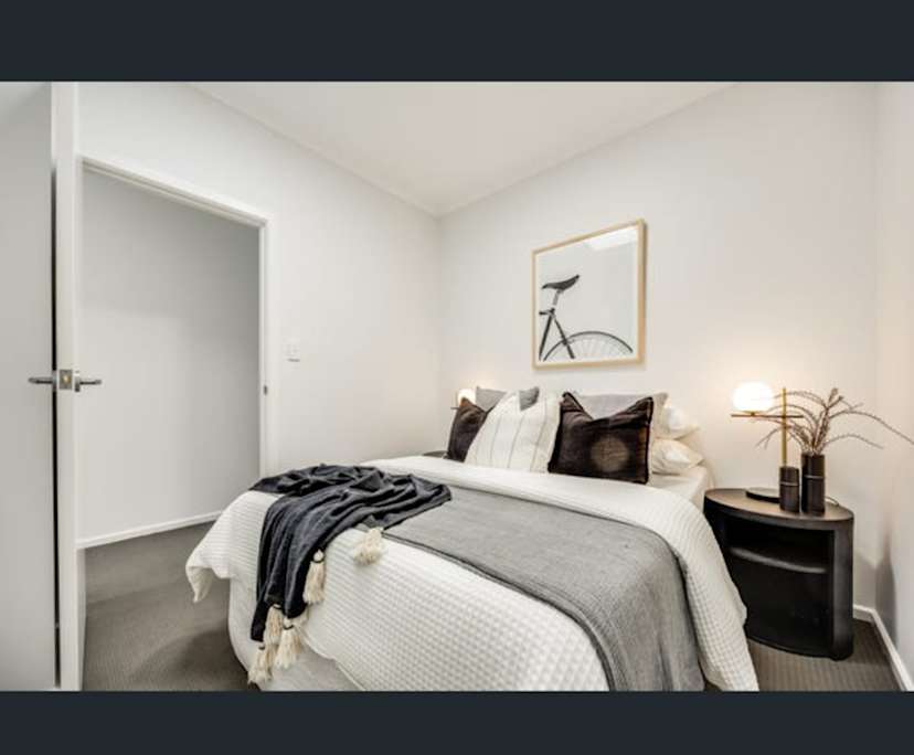 Unfurnished room with own bathroom