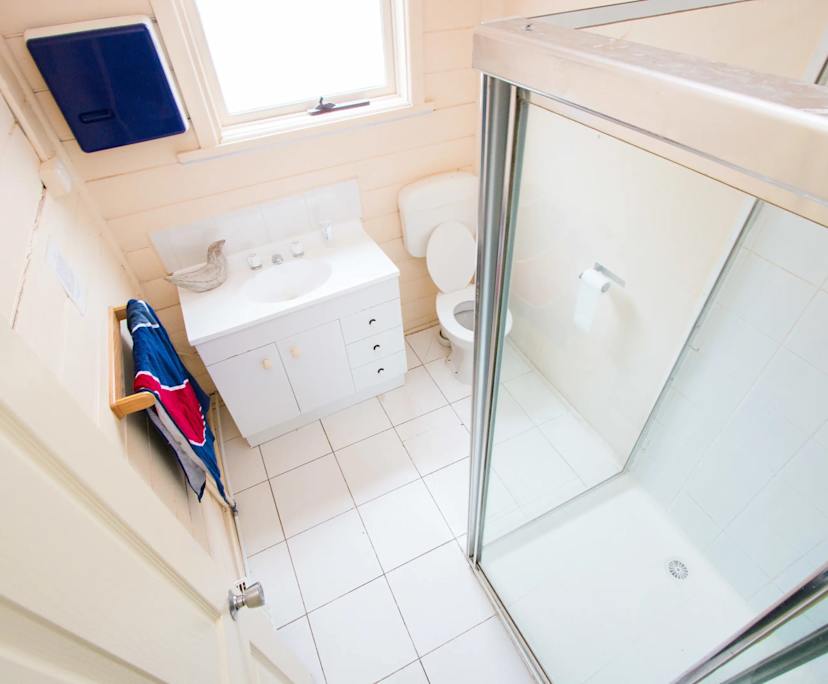 $350, Share-house, 6 bathrooms, Elwood VIC 3184