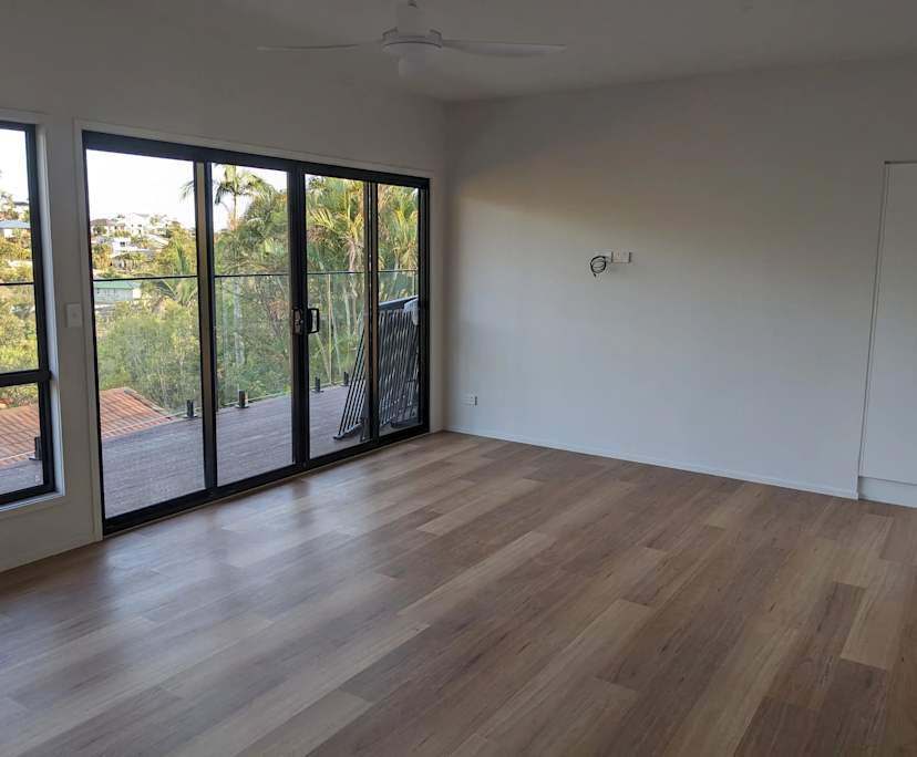 $800, Whole-property, 2 bathrooms, Highland Park QLD 4211