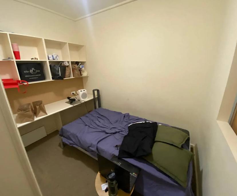 Furnished room in a flatshare