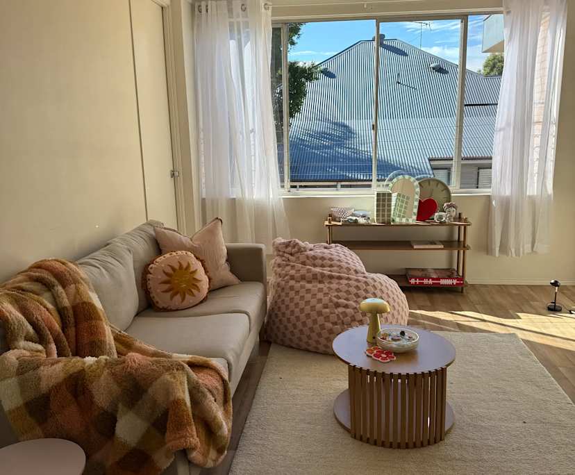 Furnished room in a flatshare