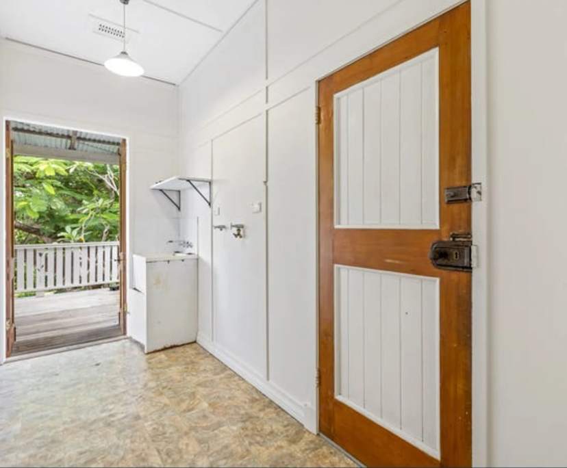 $290, Share-house, 2 bathrooms, Holland Park West QLD 4121