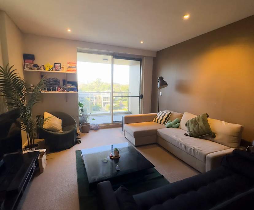 Unfurnished room with own bathroom