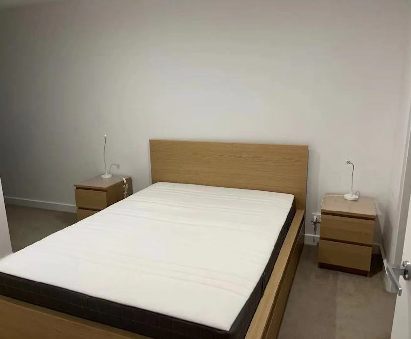 Furnished room with ensuite in a flatshare