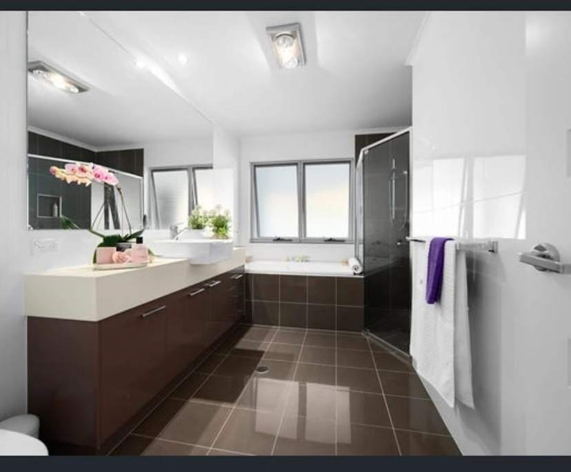 $450, Share-house, 5 bathrooms, Helensvale QLD 4212