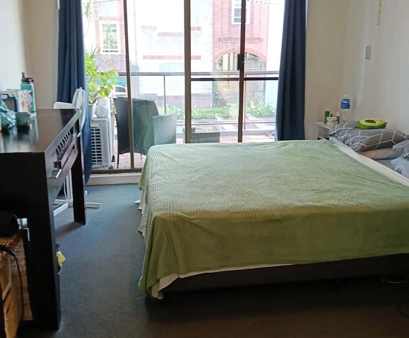 Furnished room with ensuite in a flatshare