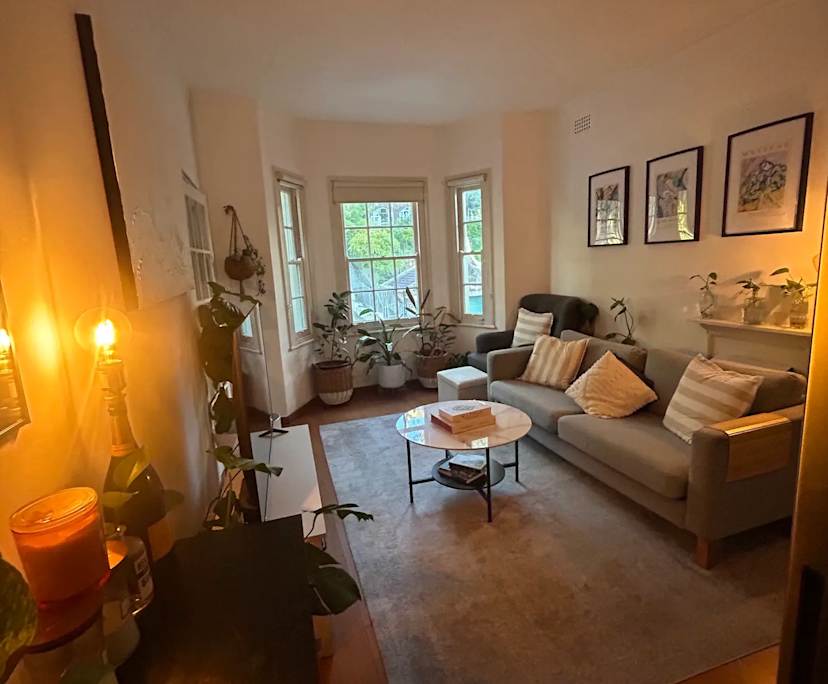 Furnished room in a flatshare