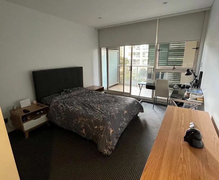 Furnished room with ensuite in a flatshare