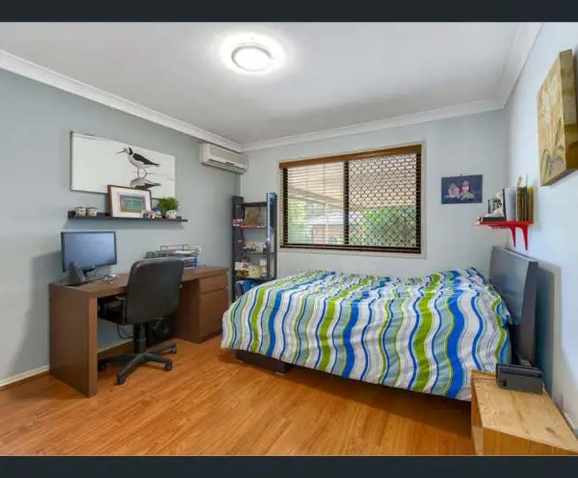 Room in a share house