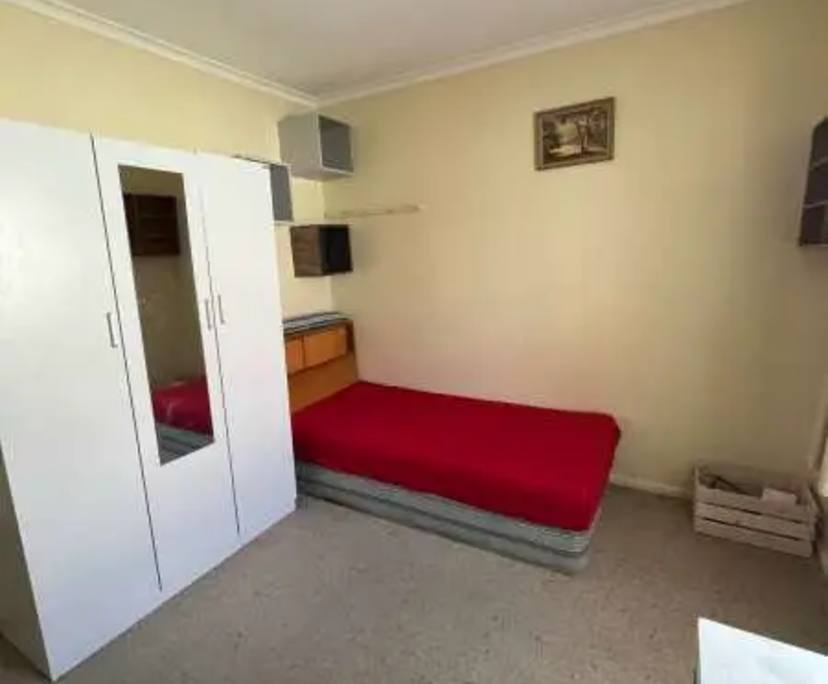 Room in a share house