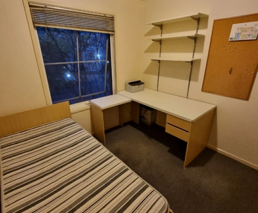 Furnished room in a flatshare