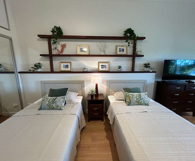 $1,200, Granny-flat, 2 bathrooms, Newmarket QLD 4051