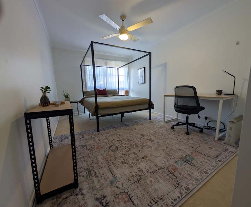 Furnished room in a flatshare