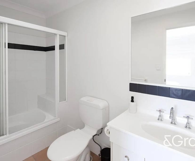 Unfurnished room with ensuite in a flatshare