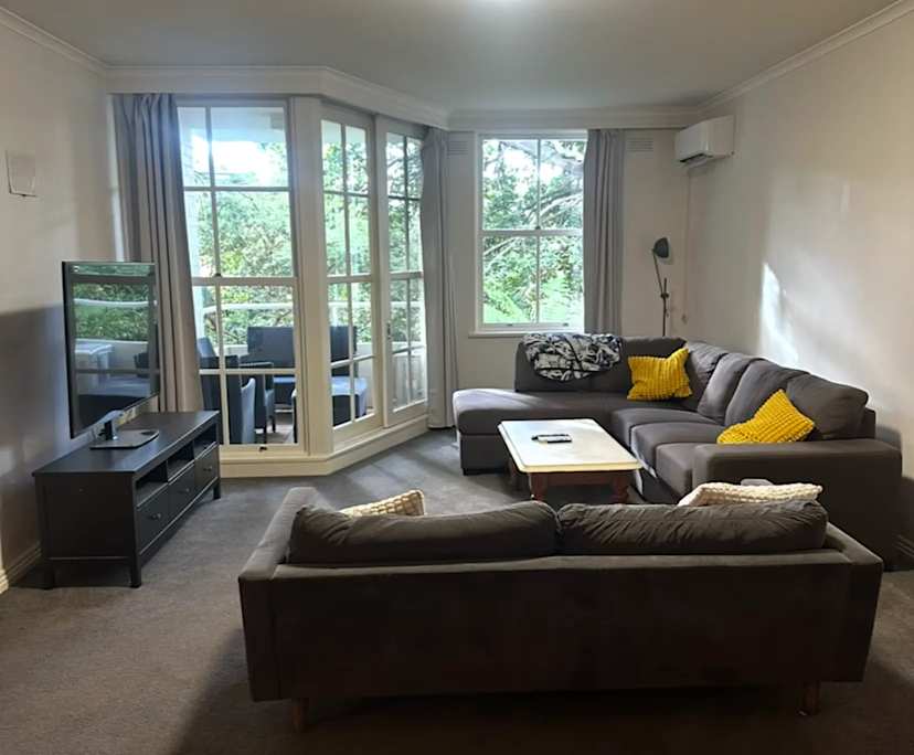 Furnished room with ensuite in a flatshare