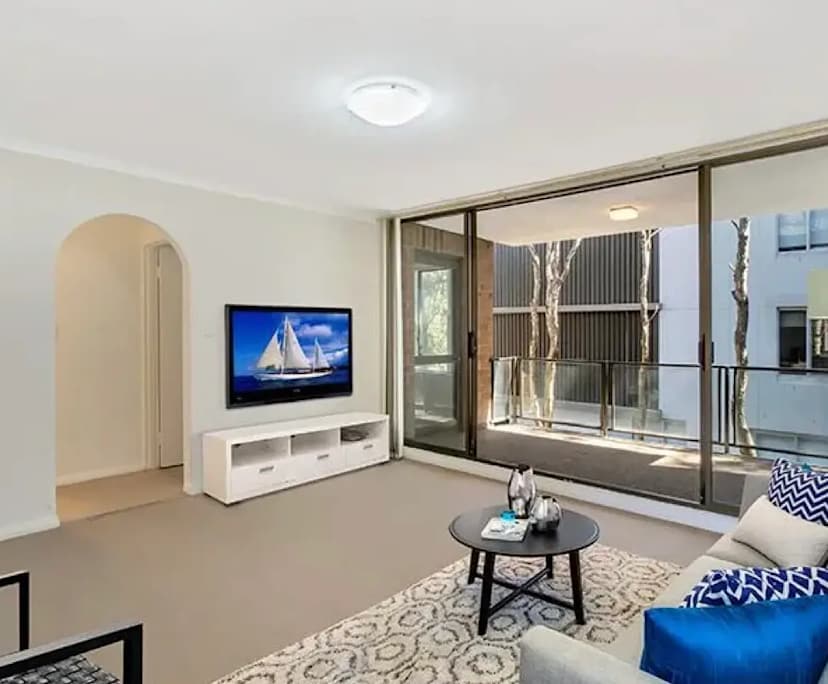 Furnished room in a flatshare