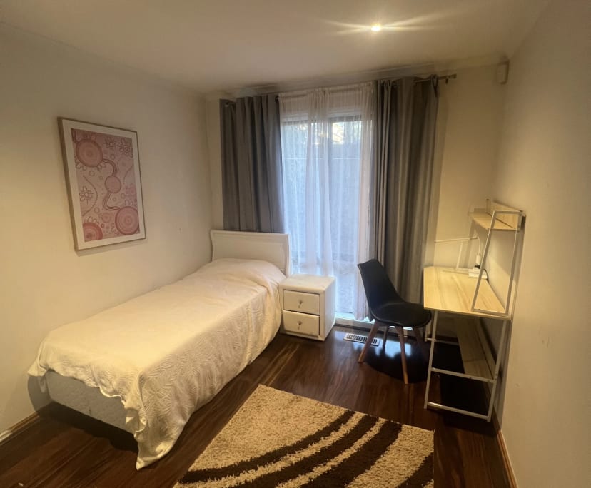 Furnished room in a flatshare