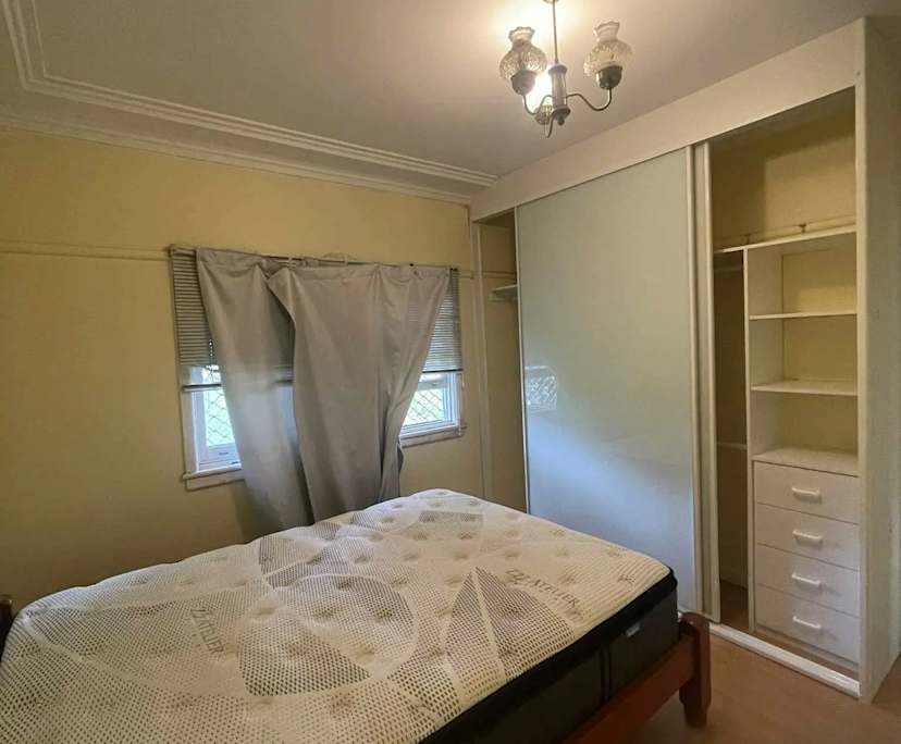 Room in a share house