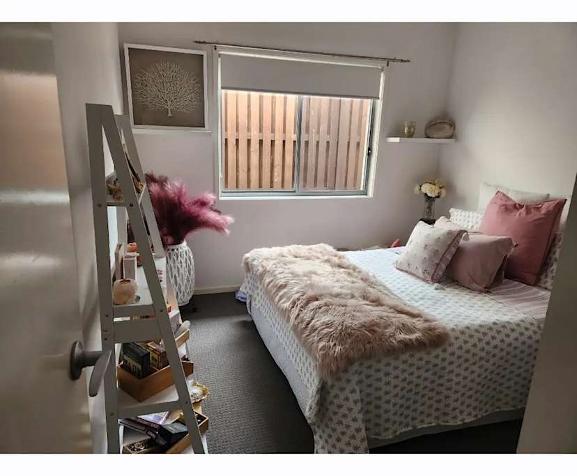 $350, Share-house, 3 bathrooms, Deebing Heights QLD 4306