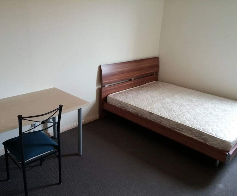 Furnished room with ensuite in a flatshare