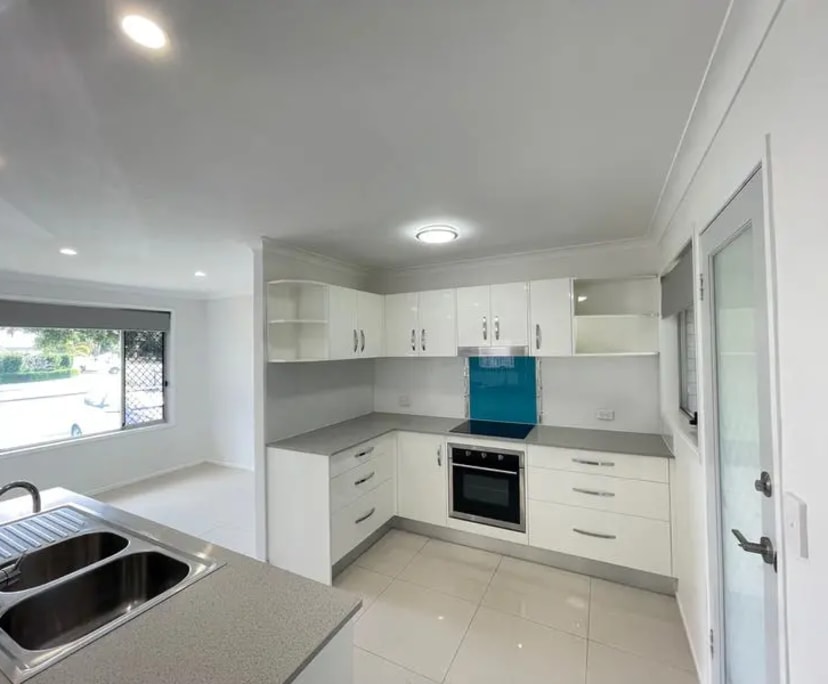 Room for Rent in Mermaid Waters, Gold Coast 233,