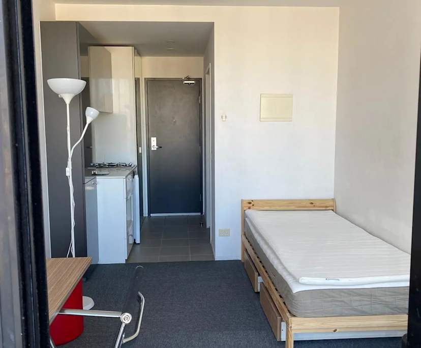 $410, Studio, 1 bathroom, Carlton VIC 3053