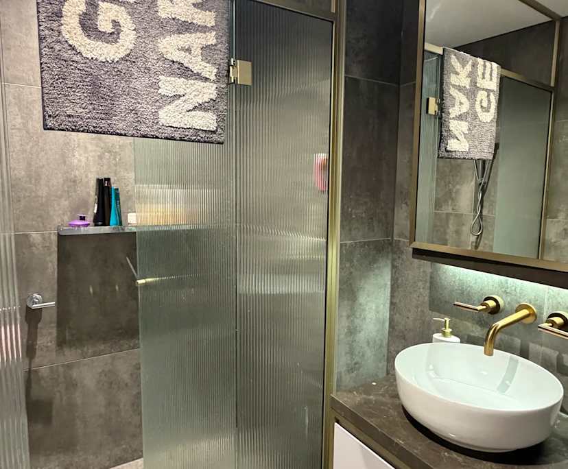 Furnished room with own bathroom