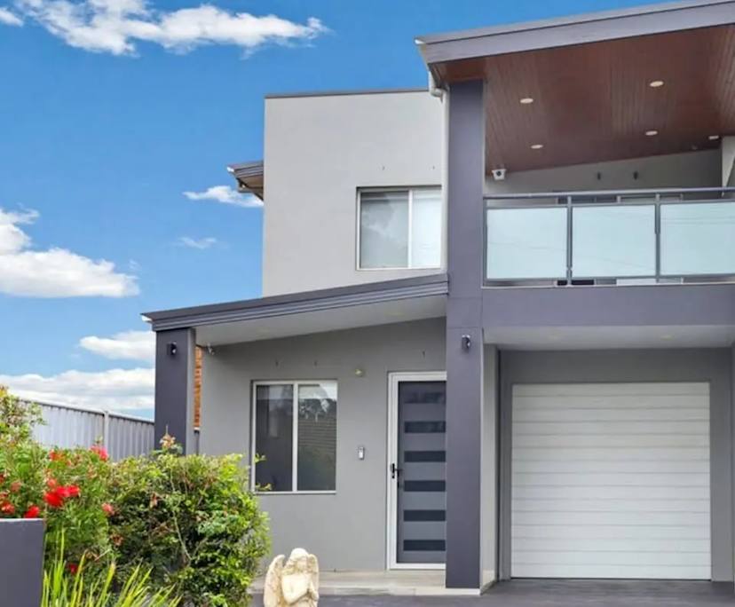 Furnished room with ensuite in a flatshare