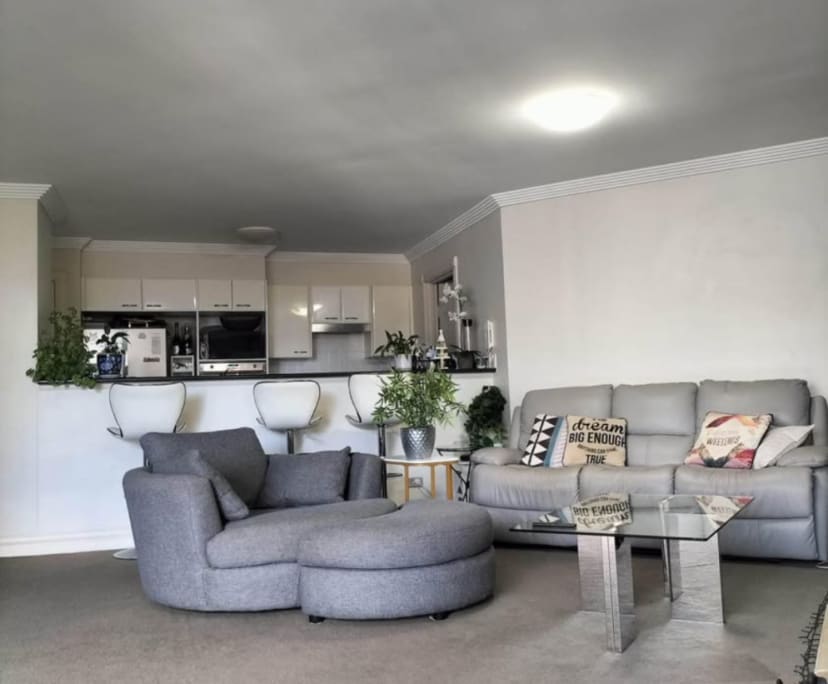 Furnished room with ensuite in a flatshare