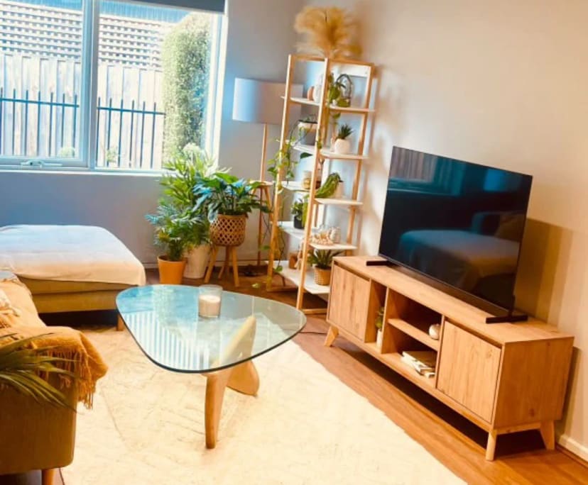 Furnished room in a flatshare