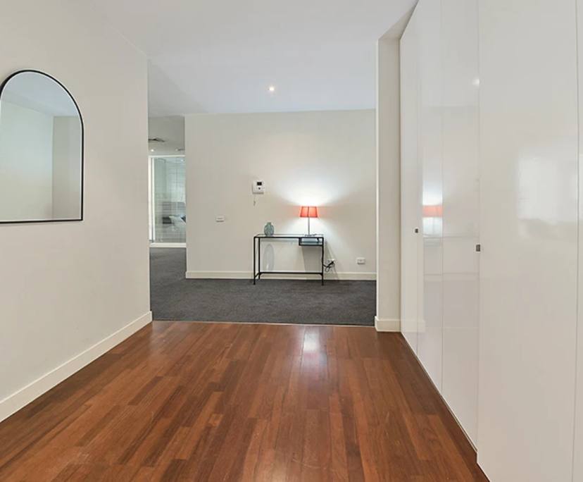 $1,099, Whole-property, 2 bathrooms, Melbourne VIC 3000
