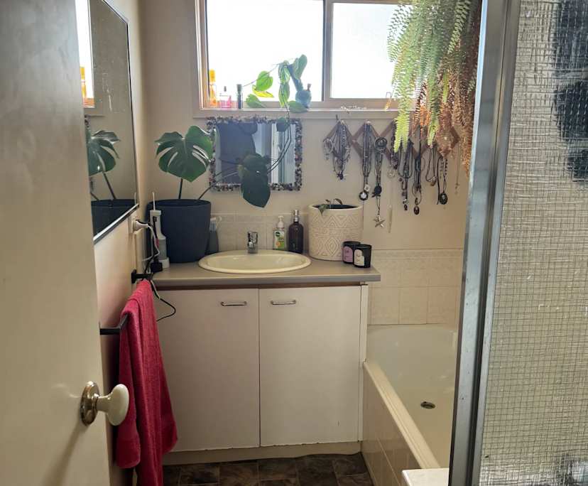 $210, Share-house, 3 bathrooms, East Bendigo VIC 3550