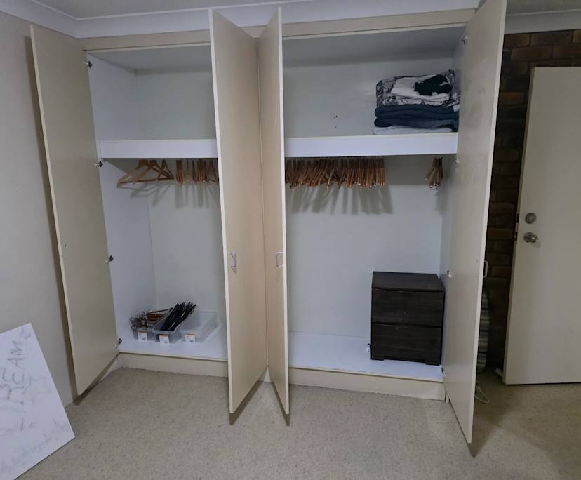 Furnished room in a flatshare