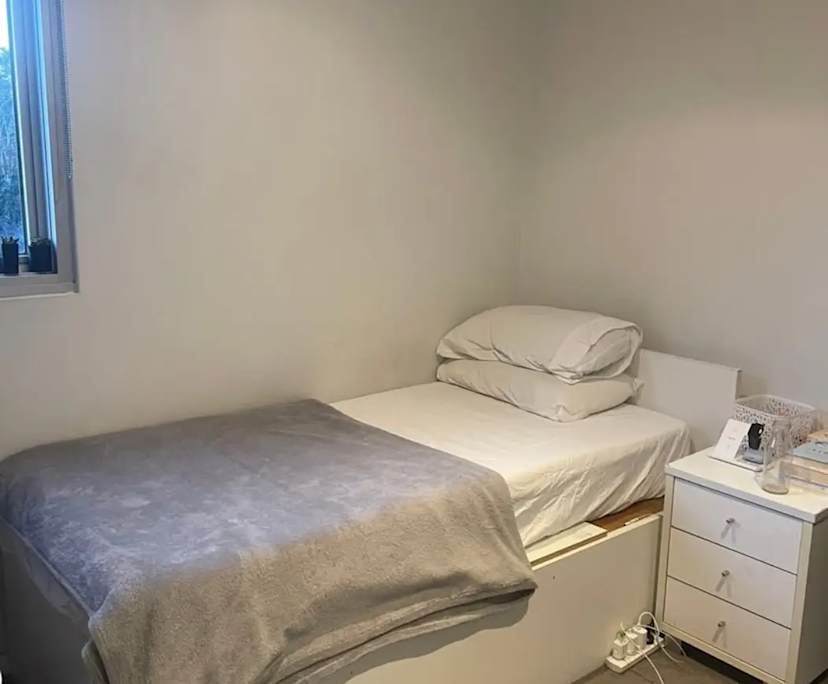 Furnished room in a flatshare