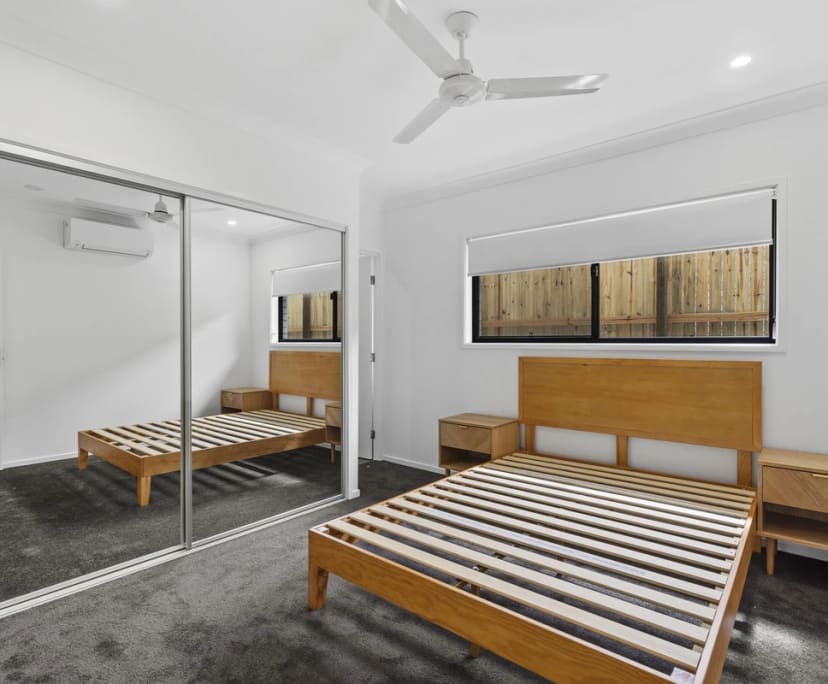 $310, Share-house, 3 bathrooms, Greenbank QLD 4124