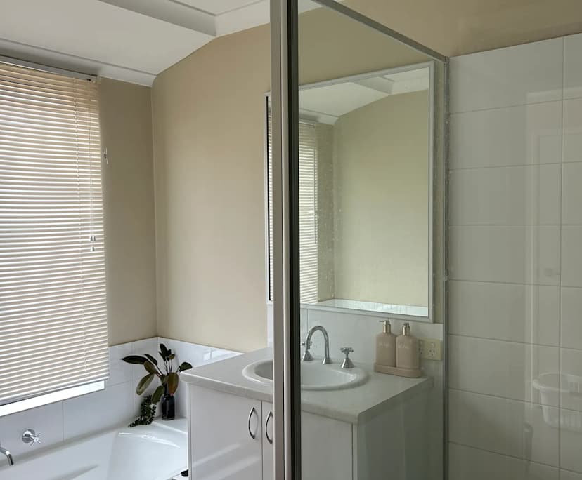 $250, Share-house, 4 bathrooms, East Cannington WA 6107