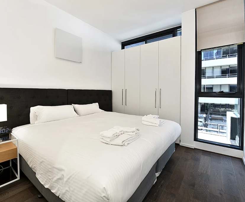 $725, 1-bed, 1 bathroom, Melbourne VIC 3004