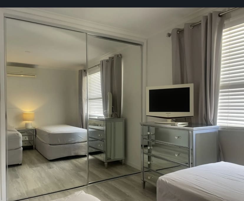 $1,000, Whole-property, 3 bathrooms, Southport QLD 4215