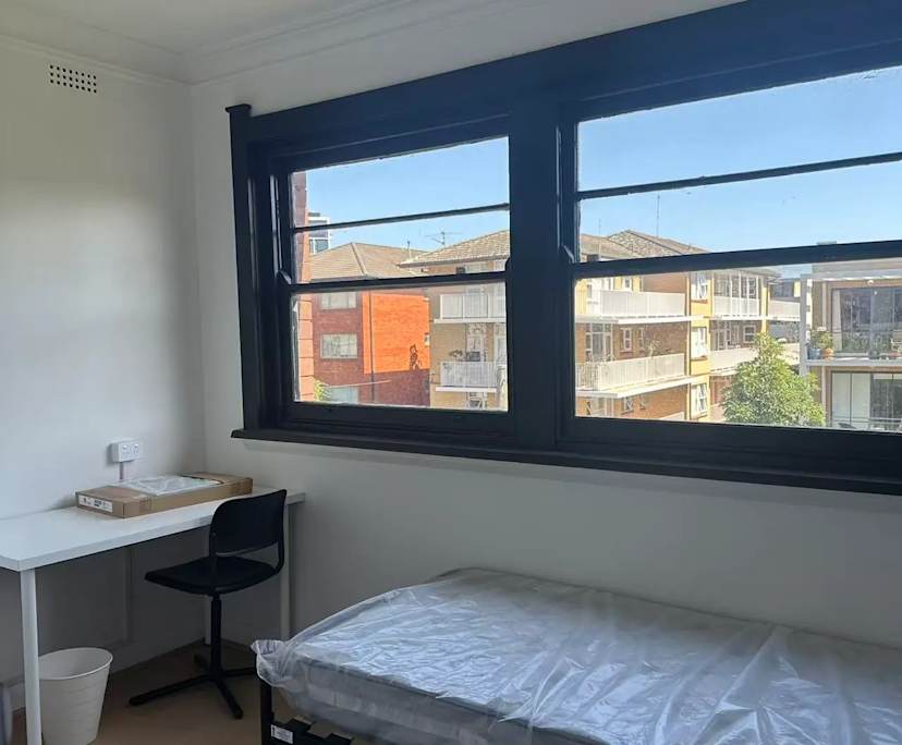 Furnished room in a flatshare